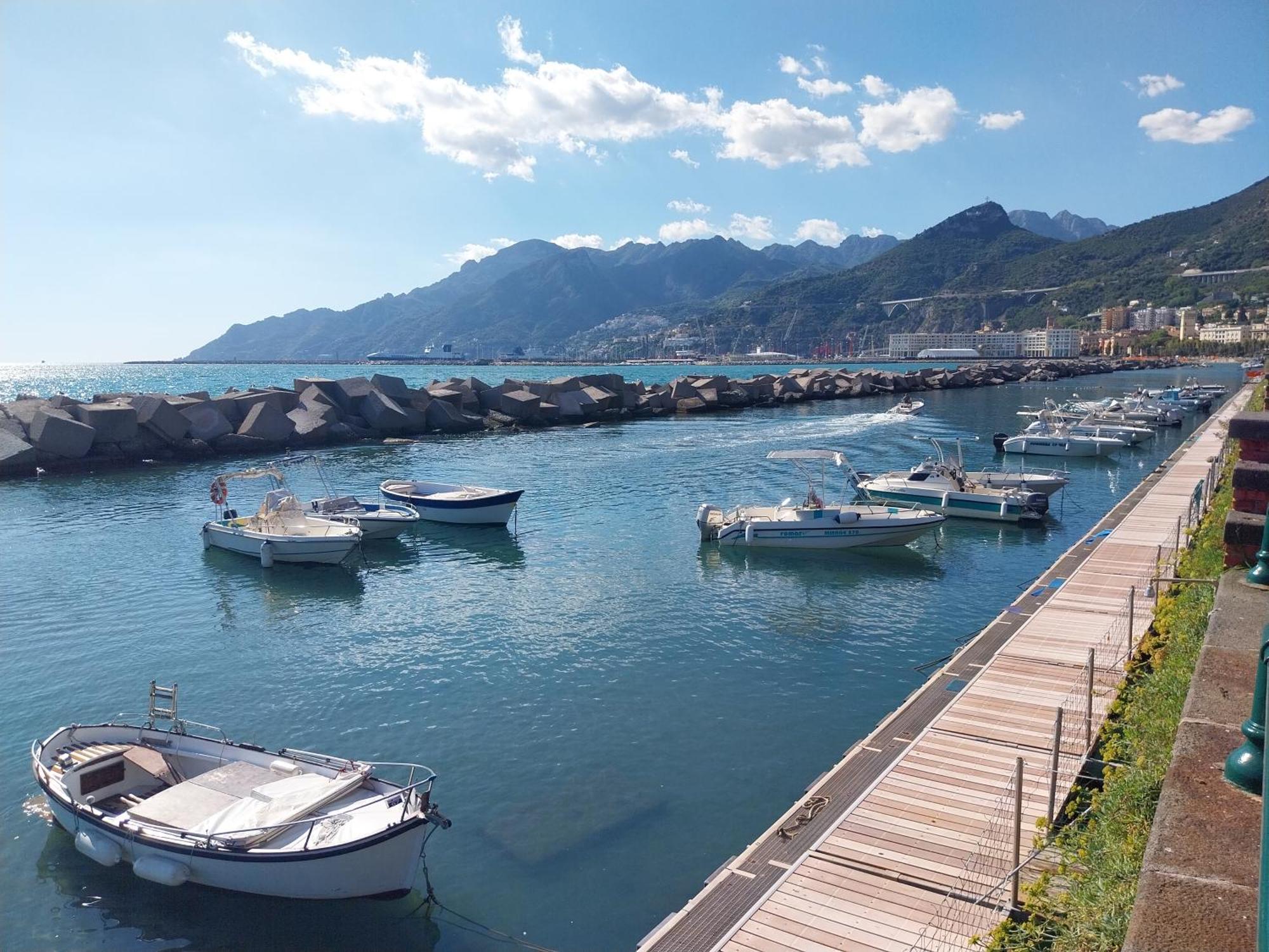 Casa Vacanza La Maison De Losyram Art Salerno Buitenkant foto