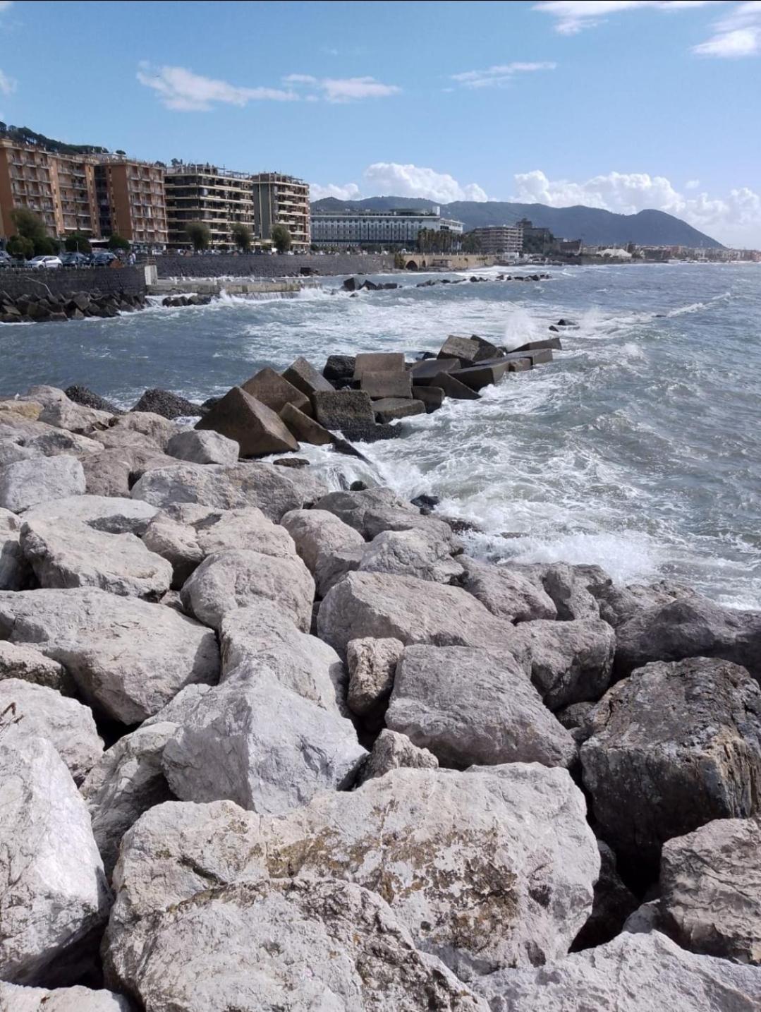 Casa Vacanza La Maison De Losyram Art Salerno Buitenkant foto